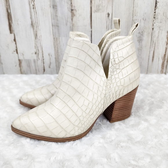 BareTraps Croc Pattern Ankle Booties Off White Size 6 - Picture 1 of 8
